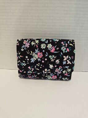 NWT RFID Riley Compact Wallet Botanical Ditsy Flowers Black Leaves Breast Cancer
